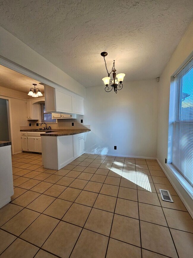 Photo - (3) Bed/(2) Bath Avail NOW! Oakhurst Addit...