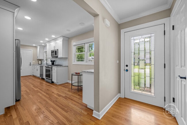 Photo - 325 Hemlock Ln