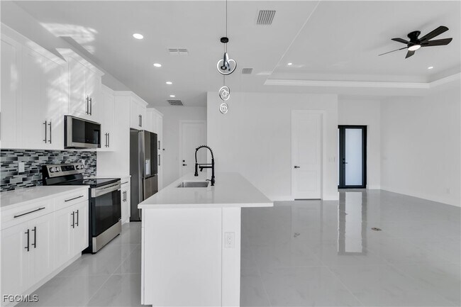 Photo - 6005 Queen Ave N