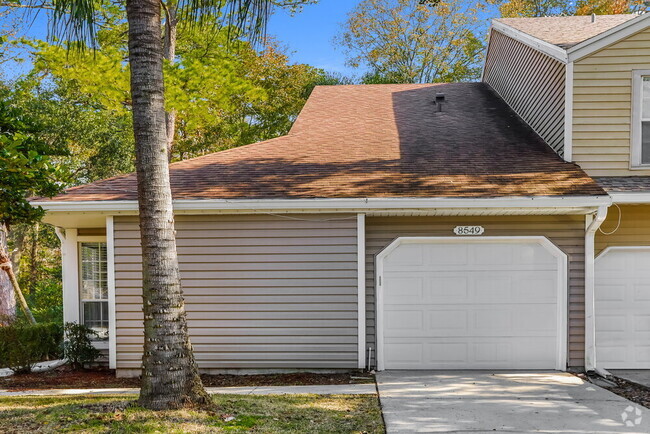 Building Photo - 8549 Sturbridge Cir E Rental