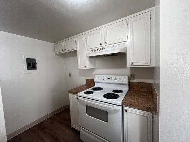Photo - Updated 2 Bed / 1 Bath Townhouse with Pool Access – Port Hueneme