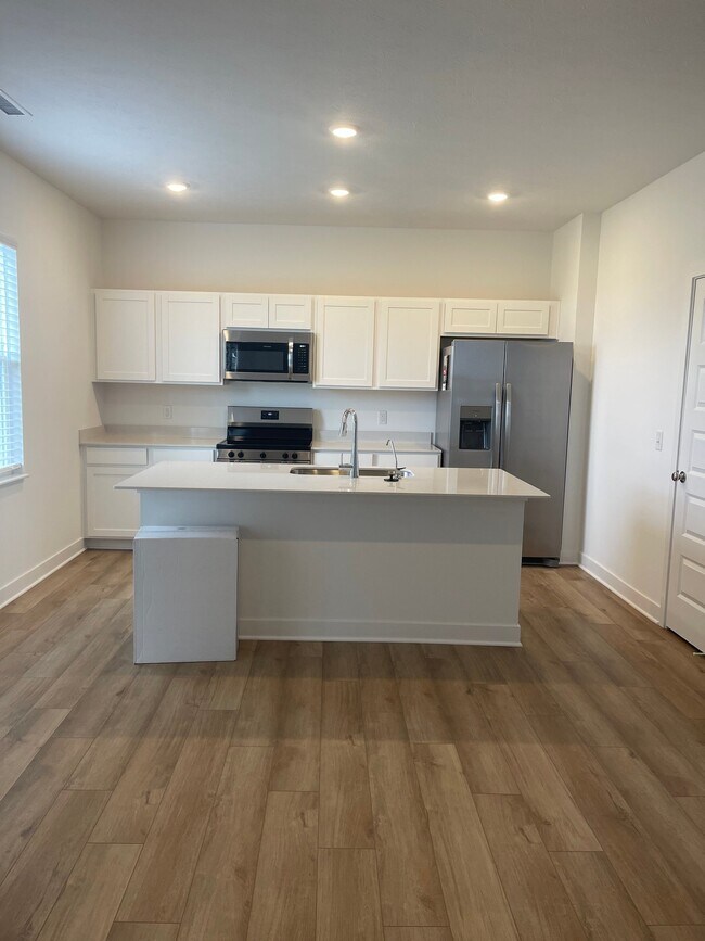 Photo - 1717 Woods Edge Dr