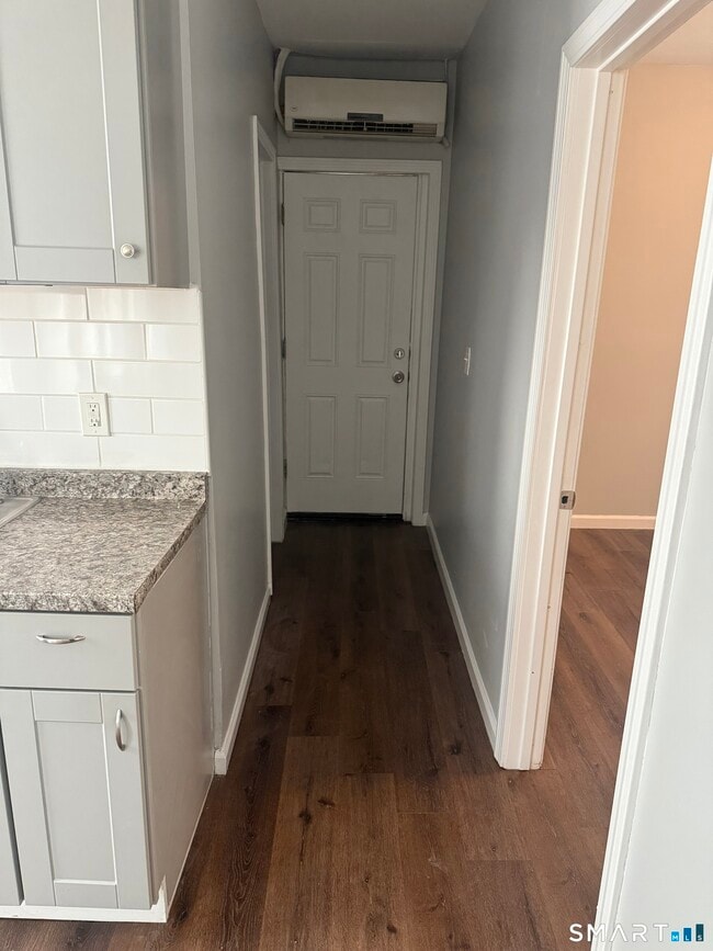 Photo - 1347 Pembroke St