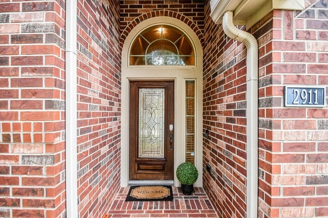 Photo - 2911 Village Brook Ln