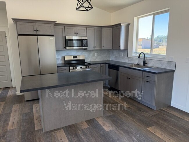 Photo - 1522 Trumble Creek Rd