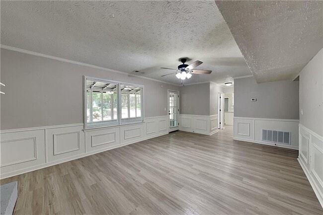 Photo - 9880 Lake Forest Way