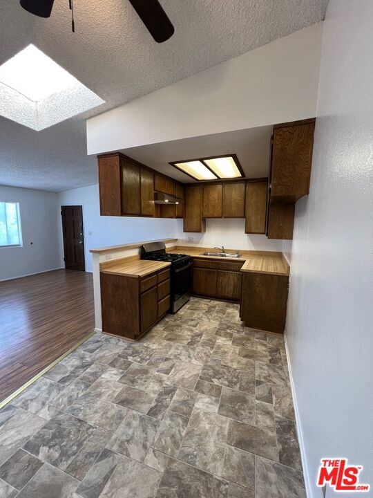 Photo - 1114 W 155th St Unidad B