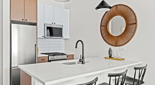 Building Photo - 5108 N Broadway St Unit 302