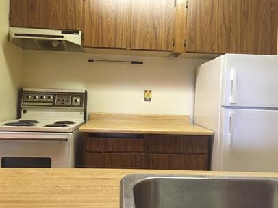 Photo - 10311-10396 96 Ave