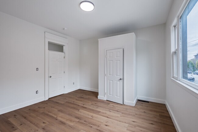 Photo - 332 E 9th St Unit 1