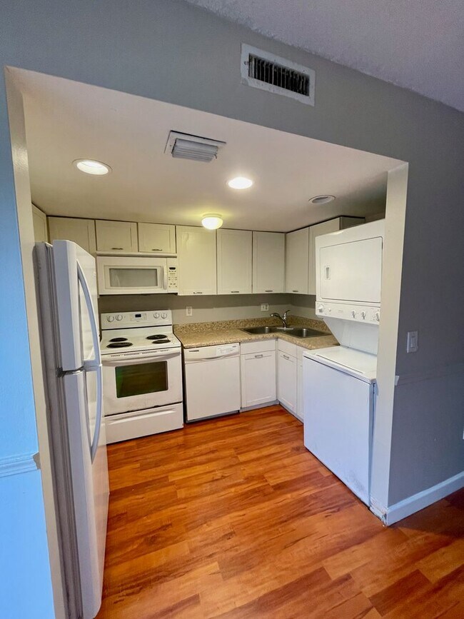 Photo - Charming 3-Bedroom, 2.5-Bath Townhome in Village Square Condominiums