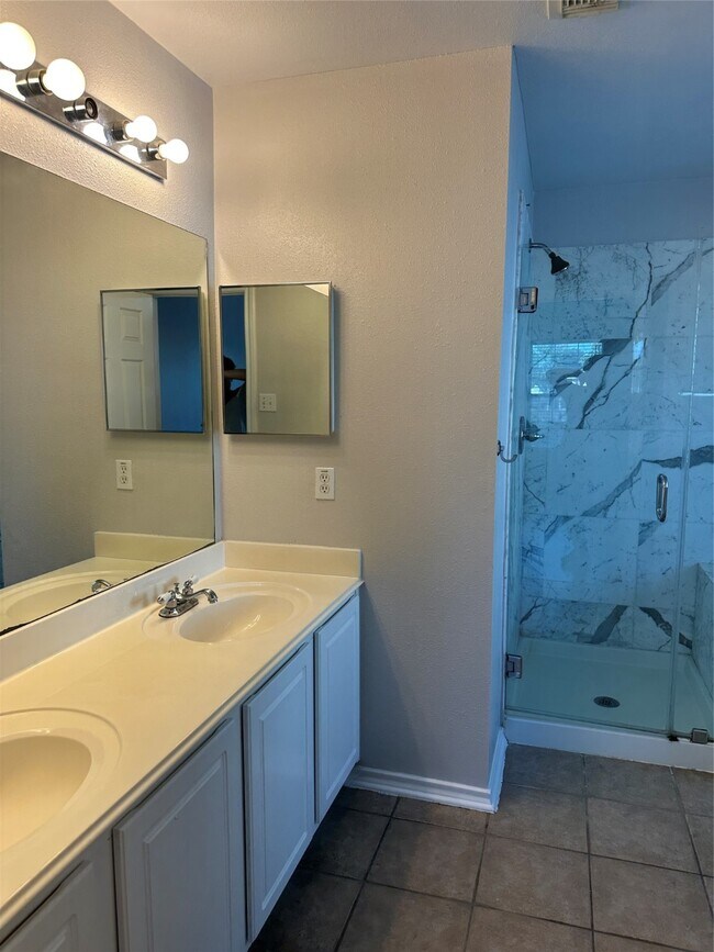 Photo - 16518 Cairngrove Ln