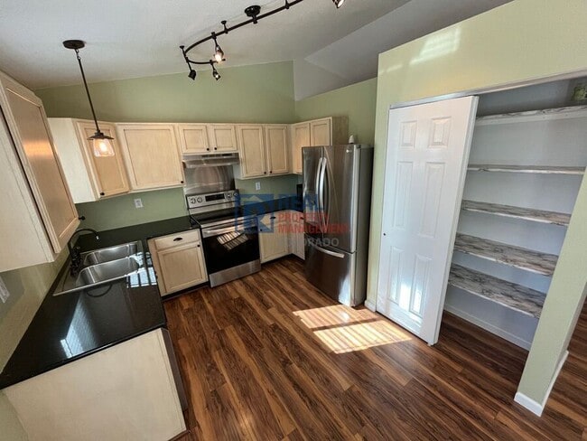 Photo - 4000 Dove Ln