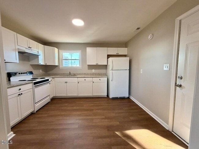 Photo - 910 E Divine St