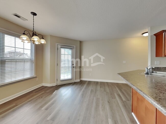 Photo - 428 Bridgewood Ct