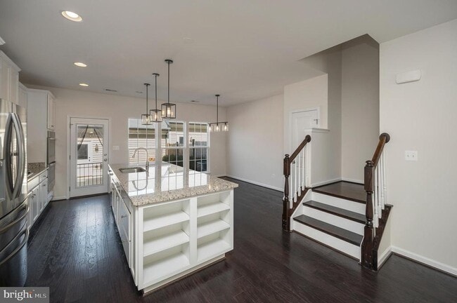 Photo - 208 Freesia Ln