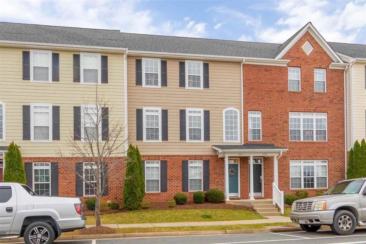 Gorgeous townhome, walking distance to Hol... - Gorgeous townhome, walking distance to Hol...
