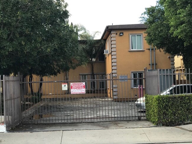 Spacious 1-Bedroom Apartment in Van Nuys –... - Spacious 1-Bedroom Apartment in Van Nuys –... Unit 200