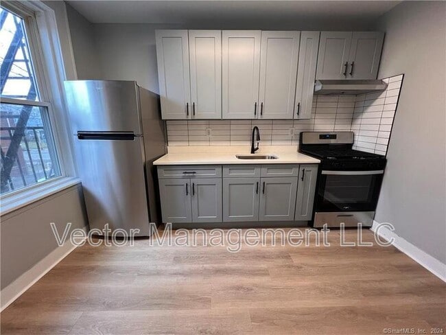 Photo - 1476 Chapel St