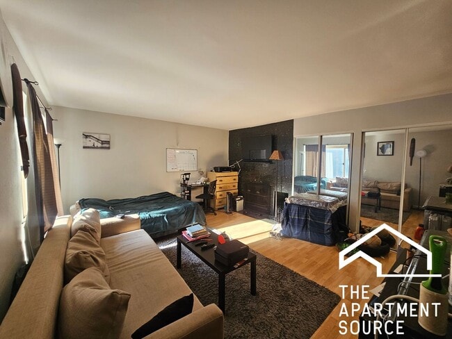 Building Photo - 744 W Gordon Ter Unit 201