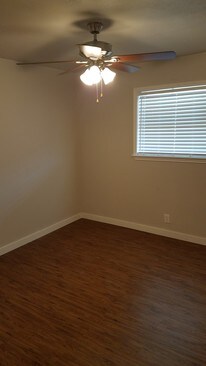 Photo - 2428 Louise St Unidad 14