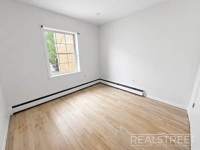 Photo - 294 Tompkins Ave Unidad 2