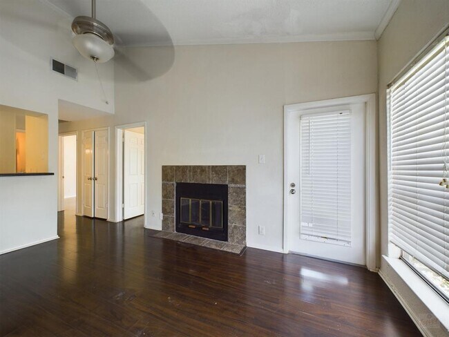 Photo - 807 W 25th St Unit 304