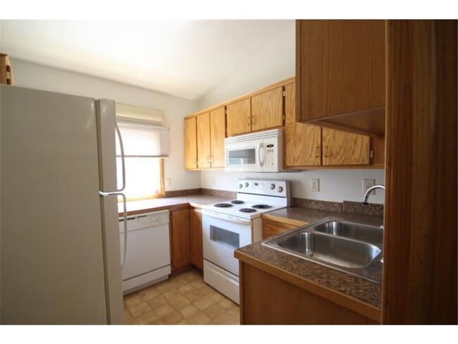 Building Photo - 401 W Main St Unit 201