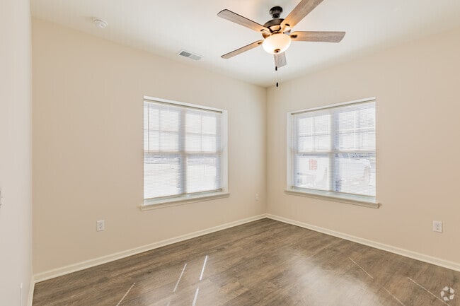 1Br, 1Ba, 703 Sqft