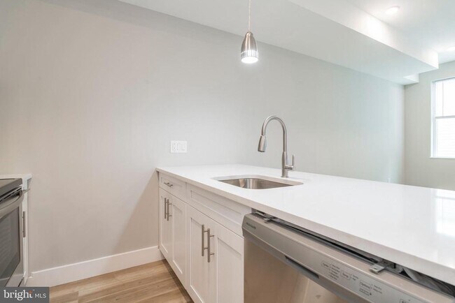 Photo - 2009 N Darien St