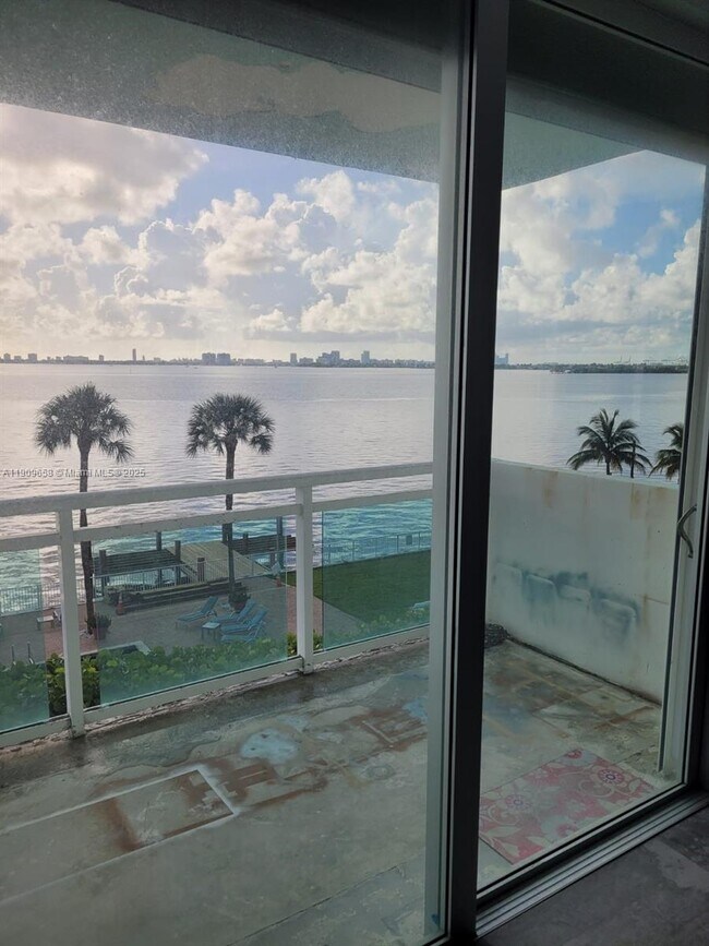 Photo - 3301 NE 5th Ave Unidad 410