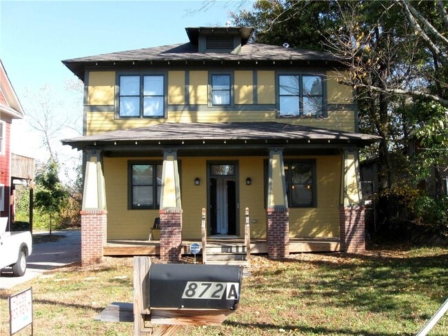 Photo - 872 Washington St SW House