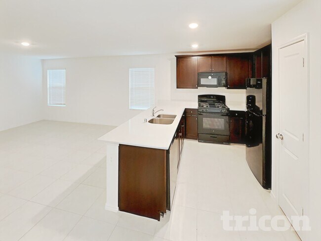 Photo - 707 Odlozil Ln