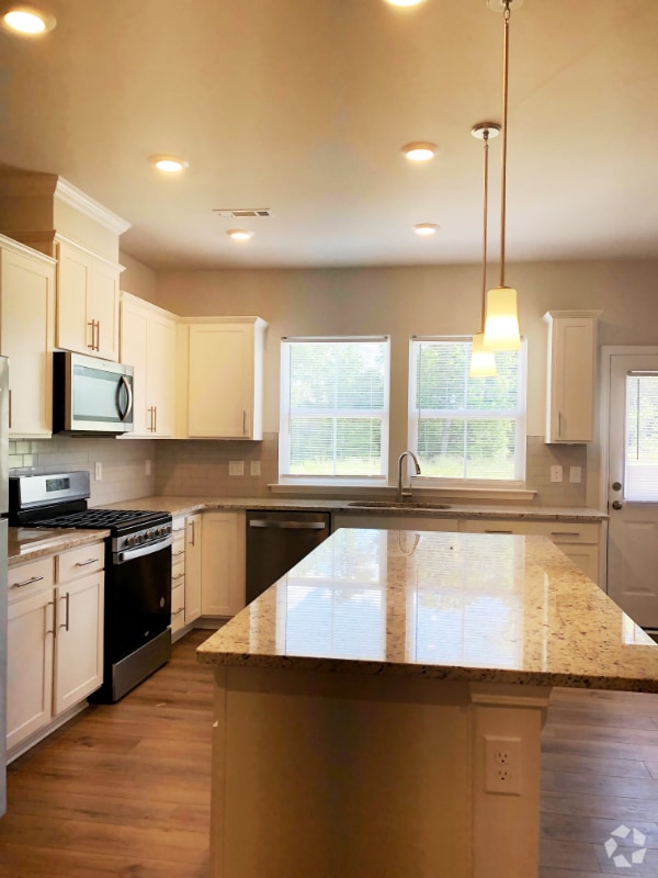 Building Photo - 825 Falls Grove Trl Rental
