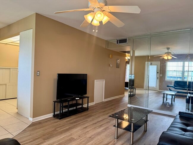 Photo - 4019 Lincoln A