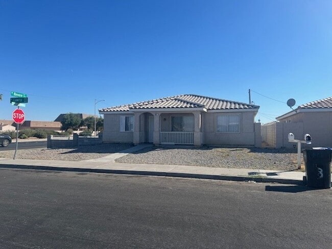Building Photo - Single Story Home Ready for Move In