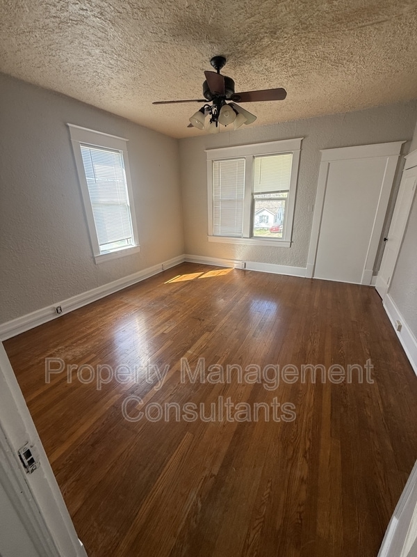 Photo - 1014 E 1st St