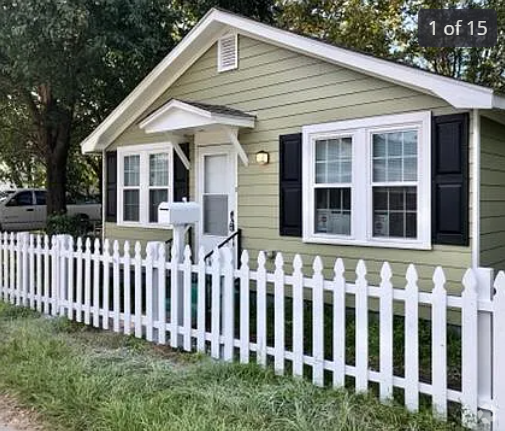 Building Photo - 2018 Comstock Ave Rental