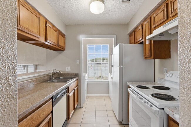 Building Photo - 1310 Brenda Ln Unit C