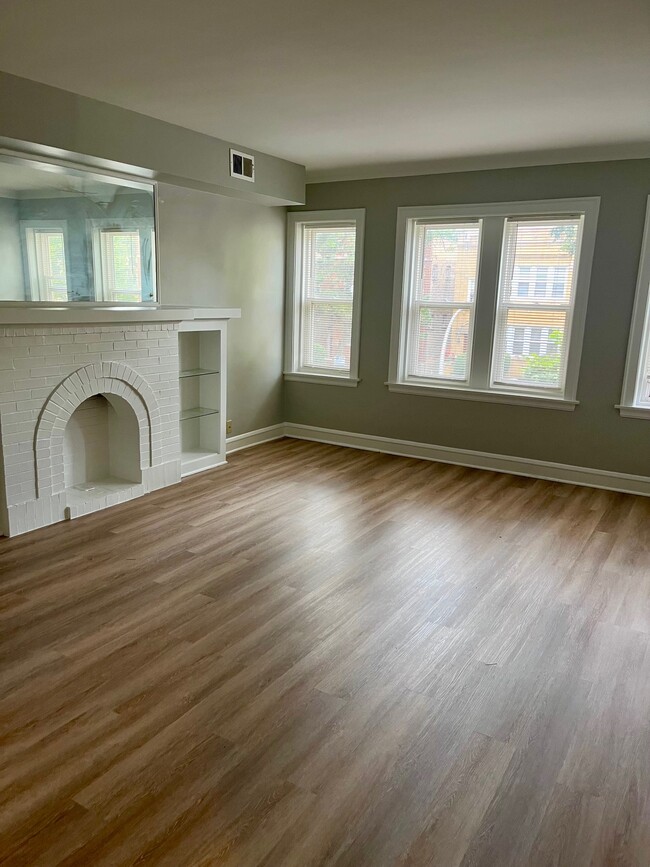 Photo - 5749 N Rockwell St Unit 2