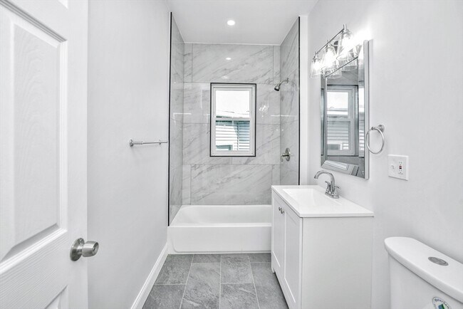 Photo - 53 Woodford St Unit 2