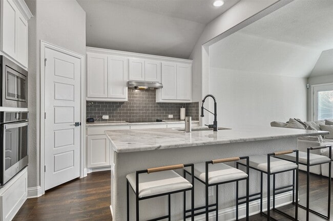 Photo - 424 Molly Ln