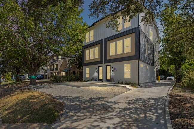 Building Photo - 3315 S University Dr Rental