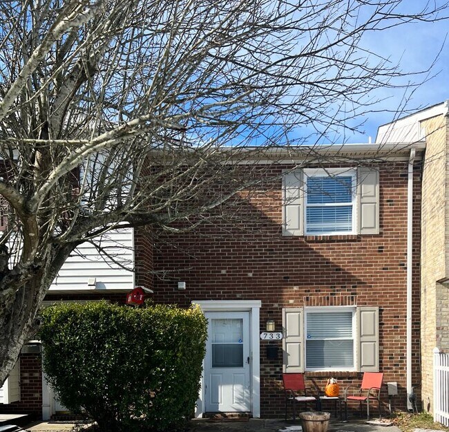 Photo - 733 Tilden Pl
