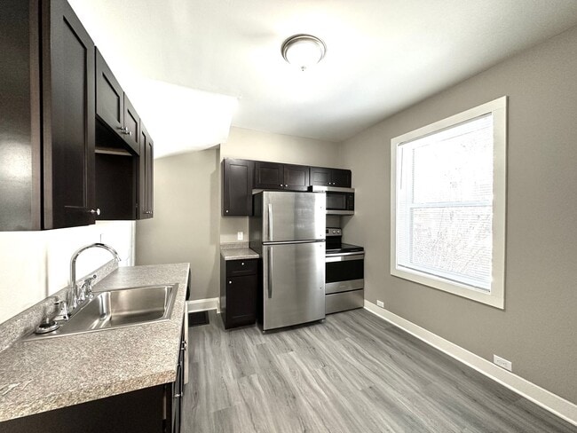 Photo - AVAILABLE JUNE - Beautifully Renovated 4 Bed 1 Bath in East Hillside