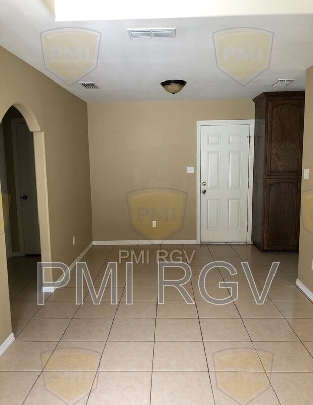 Photo - 306 W Amy Dr Unit B