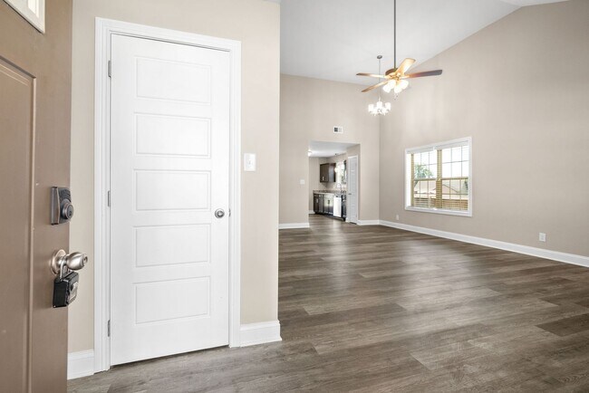 Photo - Pet Friendly Three Bedroom!