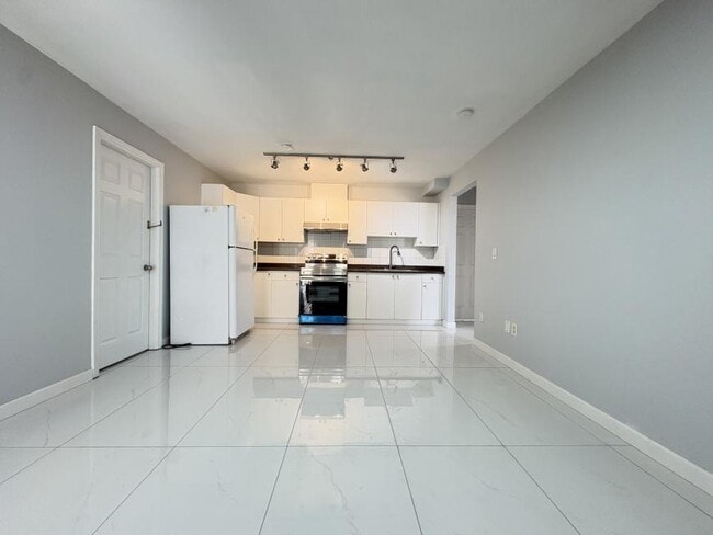 Building Photo - 3 bedroom in Surrey BC V3T 2P9