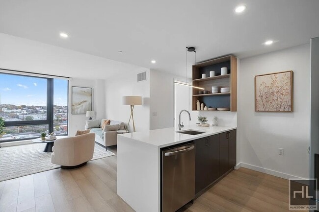 Building Photo - Luxurious Woodside 2 Bedroom/2 Bath  with Views!