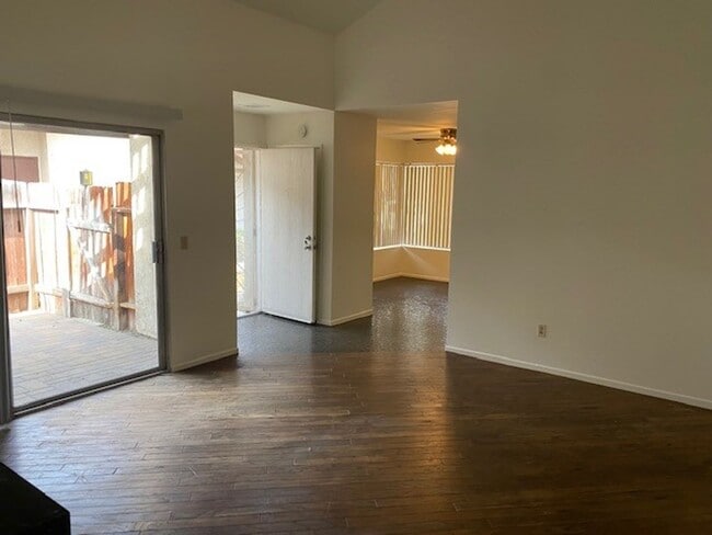 831-835 S Park Vine Street